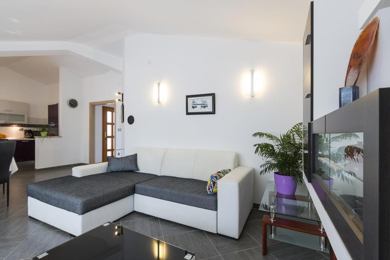 Apartment Carmen Pola Esterno foto